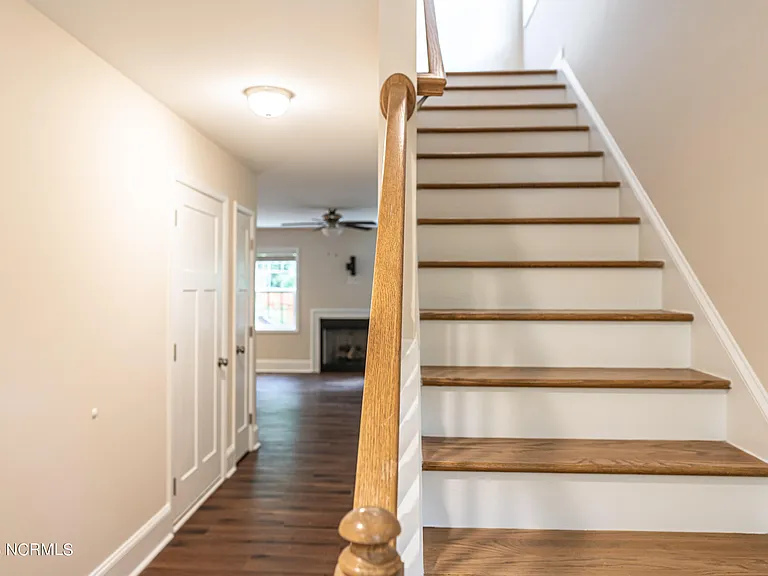 545 N Saylor St — Photo 2