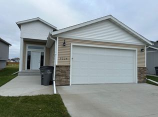 3226 31st St S, Moorhead, MN 56560