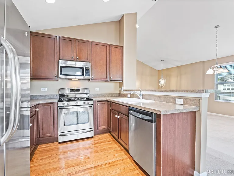 260 Devoe Dr — Photo 5