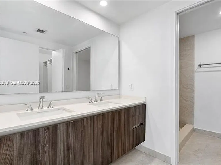 488 NE 18th St #1805 — Photo 31