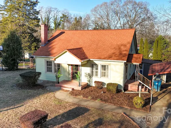 375 20th Ave NE, Hickory, NC 28601