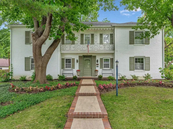 1320 SW Pembroke Ln, Topeka, KS 66604