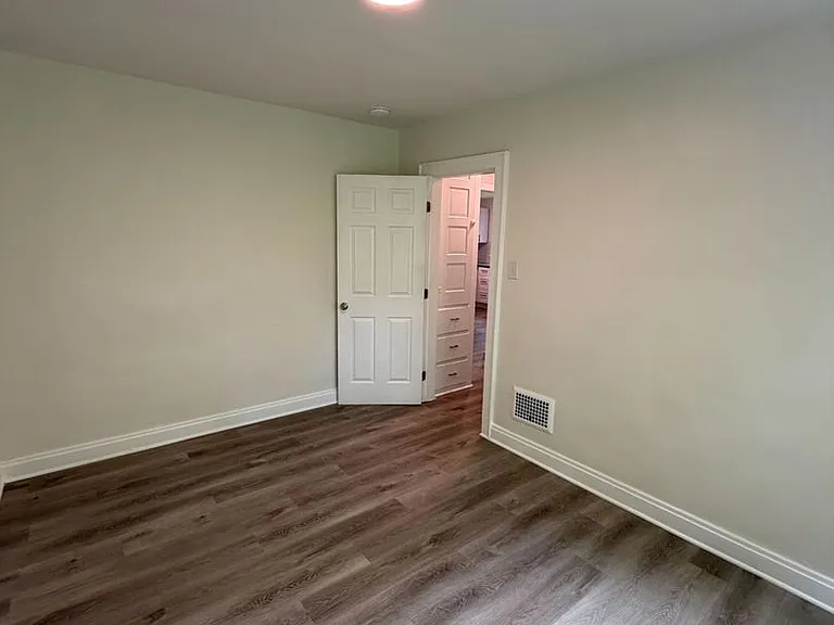 1272 Kent St — Photo 12
