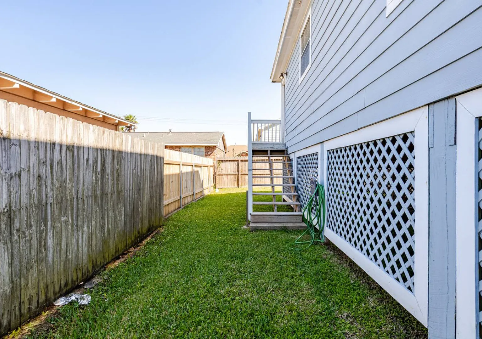 Cozy 2BR w/ King, 3 min to Beach — Photo 3