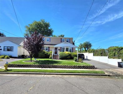 707 Pecan Street, Lindenhurst, NY, 11757