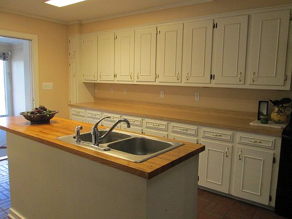 3rd image of 3134 Drummond St