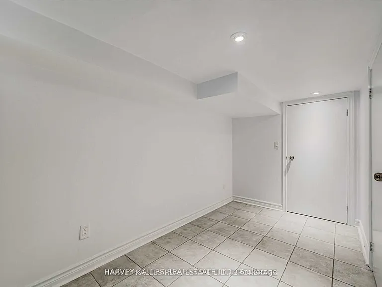 184 Cedric Ave #LOWER — Photo 8