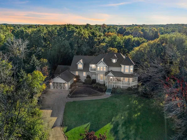 107 Lamine Ln, Combined Locks, WI 54113