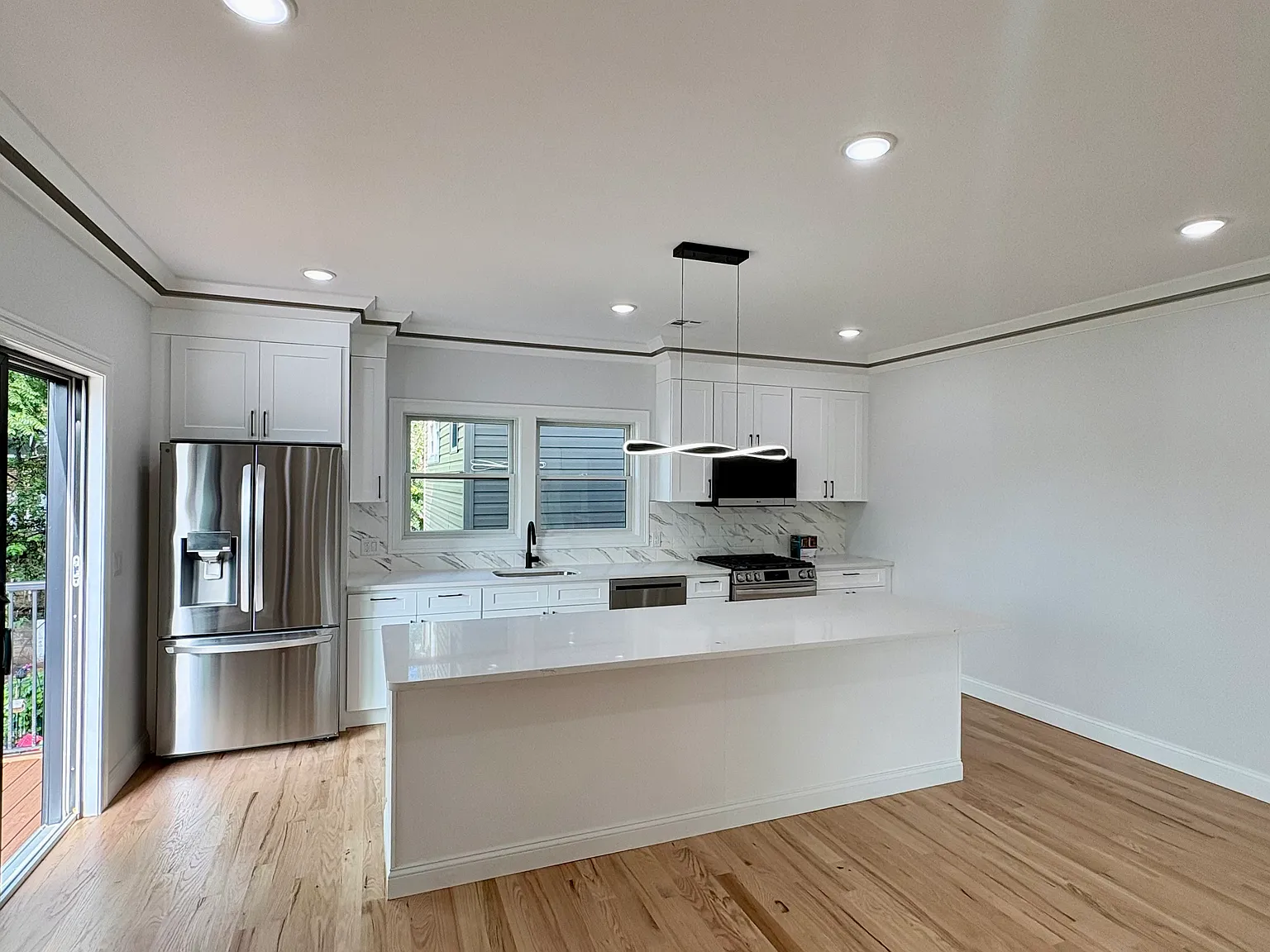 3 bed, $4,000 — Photo 2