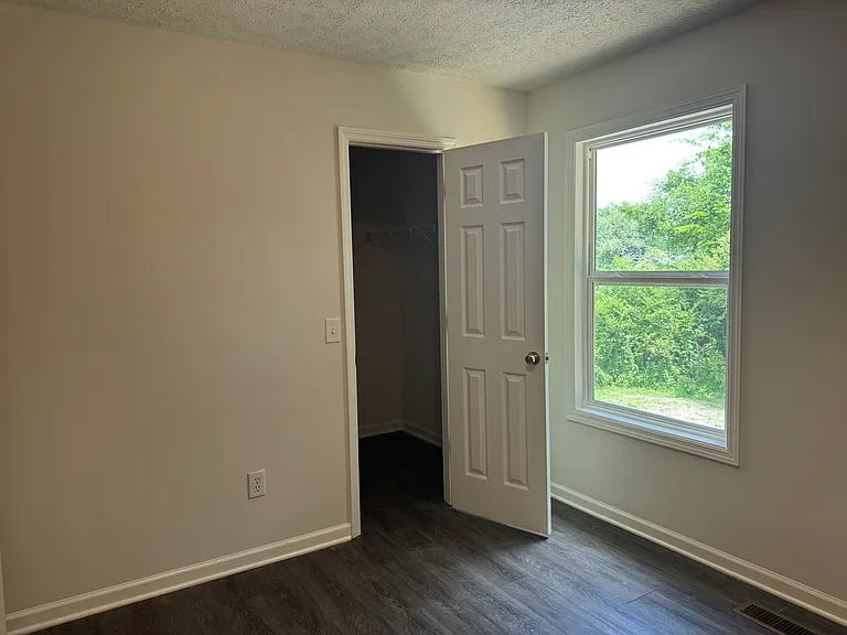 109 Sanders St — Photo 10