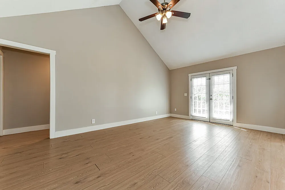 3 bed, 2.0 bath, 1234 sqft, $2,025 — Photo 4