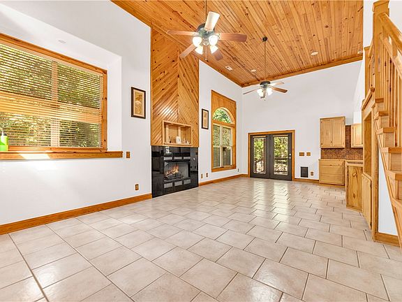 3rd image of 8907 Summer Shade Rd