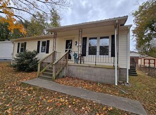 302 E Irvin St, Blackstone, VA 23824