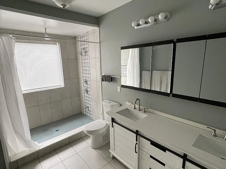 3432 N Capitol Ave — Photo 3