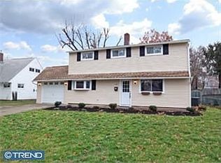 122 Elderberry Dr, Levittown, PA 19054