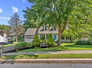 104 Columbine Dr, West Grove, PA 19390