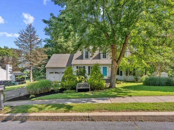 104 Columbine Dr, West Grove, PA 19390