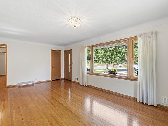 3rd image of 1482 Case Ave