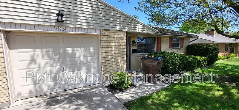 425 Heather St photo 1