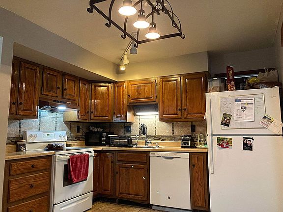 2nd image of 3211 Forest Dr