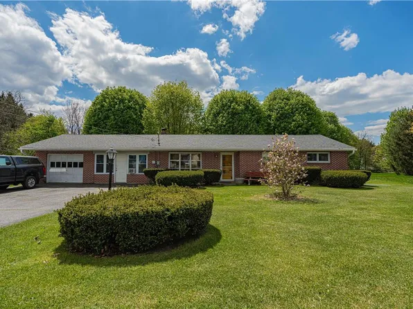 4405 Lehigh Dr, Walnutport, PA 18088