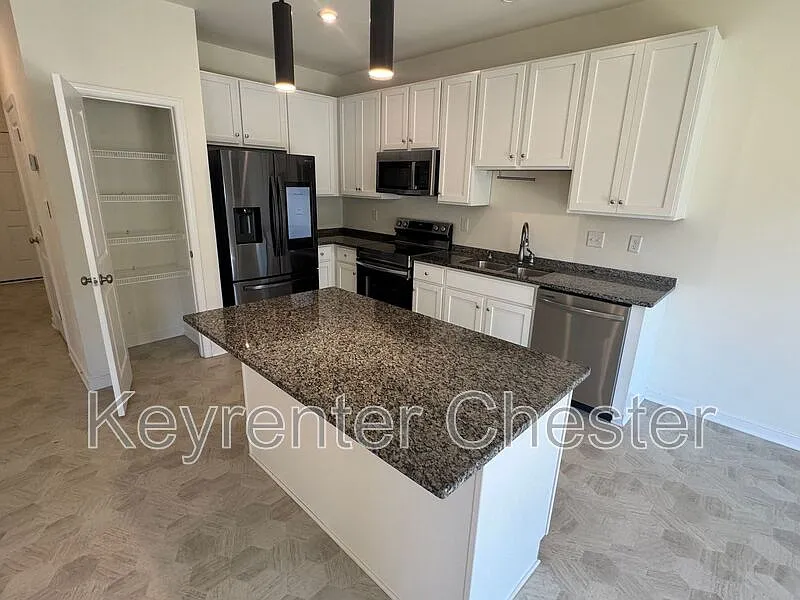 3 bed, 2.0 bath, 1644 sqft, $2,500 — Photo 4