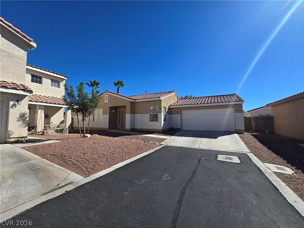 3 bed, 2.0 bath, 1416 sqft, $1,800 — Photo 1