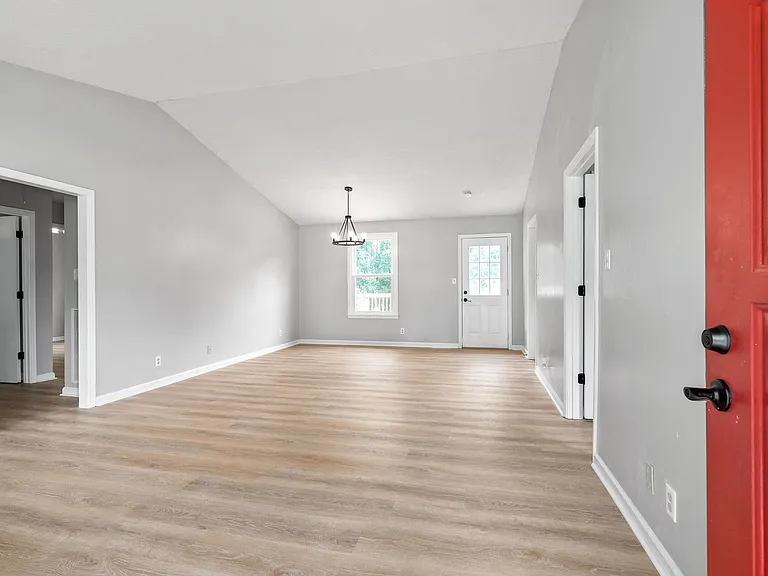 313 Grassland Dr — Photo 3