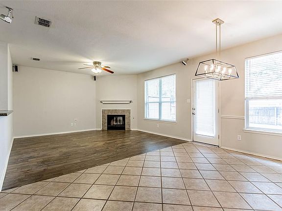 4th image of 11812 Wispwillow Dr