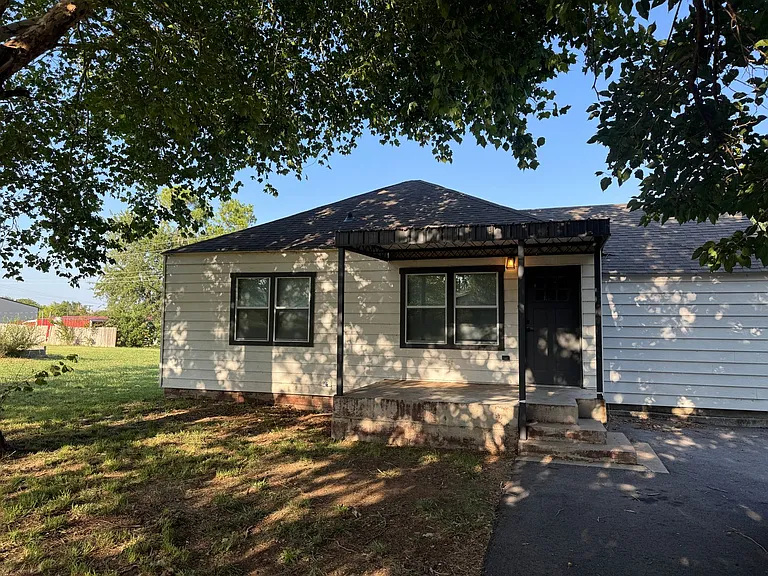 115 Hillside Dr — Photo 1