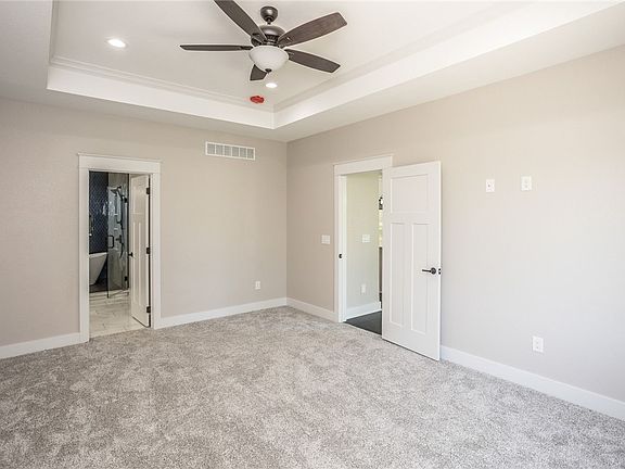 2nd image of 15815 Hickory Dr