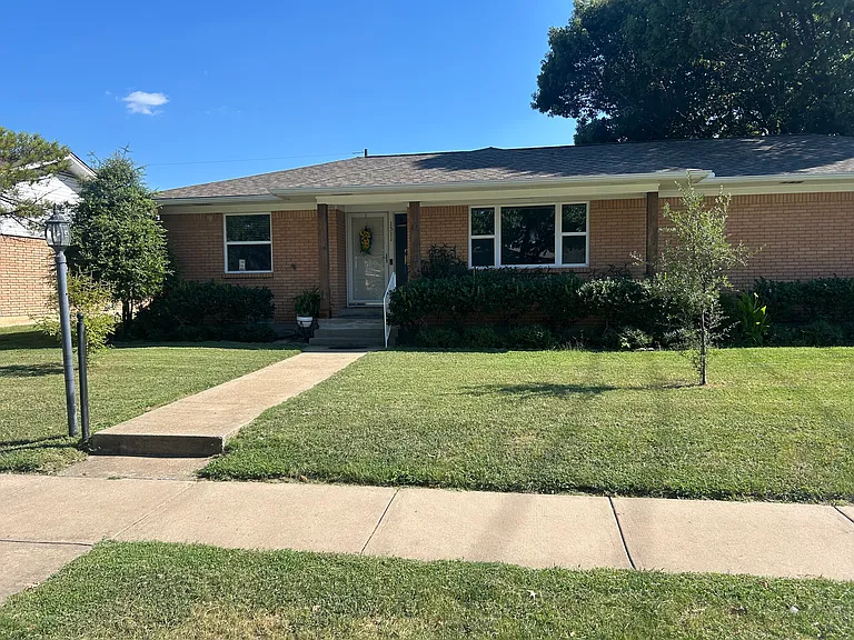 1511 Wysong Dr — Photo 18