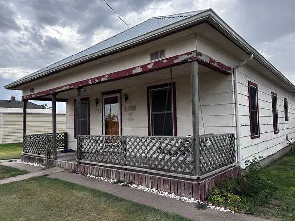 207 E 2nd St, Palco, KS 67657