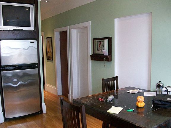 Spacious Eat in Kitchen