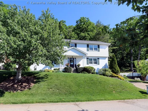 16 Carriage Rd, Charleston, WV 25314