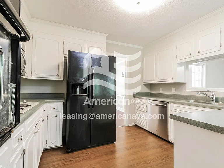 27533_007_kitchen_7.jpg