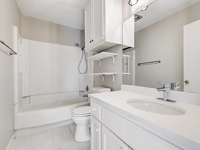 1406 Hyridge Cir — Photo 18