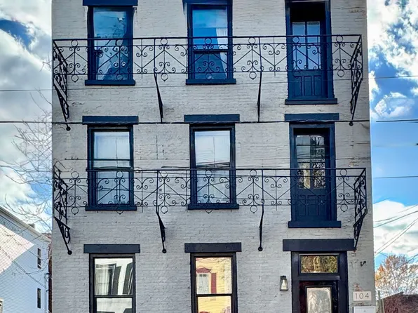 104 Ferry St