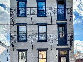 104 Ferry St