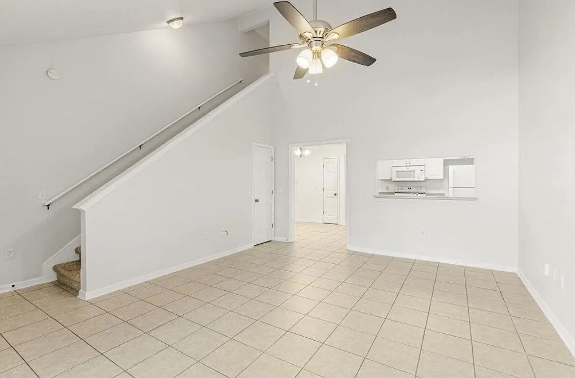 3 bed, 3.0 bath, 1363 sqft, $1,595 — Photo 2