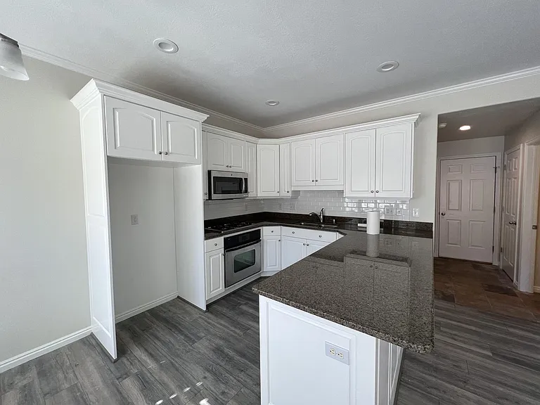 202 E White Spruce Cv — Photo 5