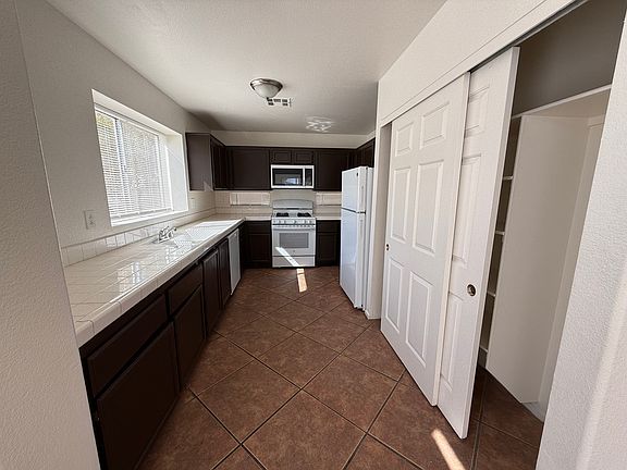 4th image of 5745 Roundrock Dr