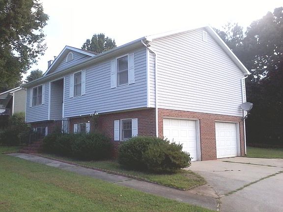2nd image of 206 Brook Pine Dr