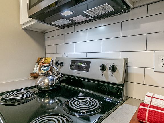 Model. Kitchen.