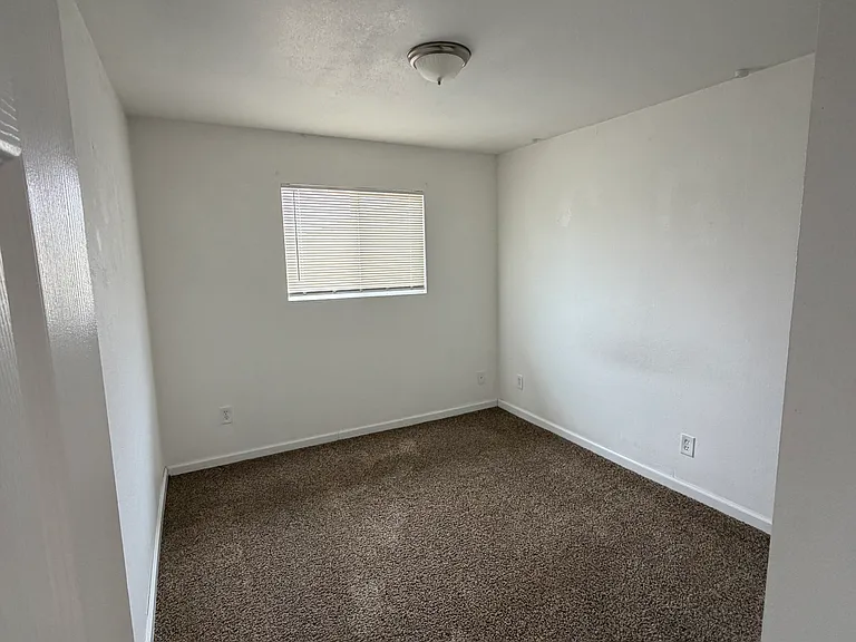 428 Newport Ave — Photo 12