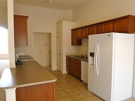 4th image of 329 Primrose Cir