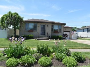 58 Cardy Ln, Depew, NY 14043