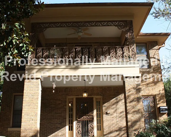 Large 3 bedroom upstairs duplex! — Photo 13