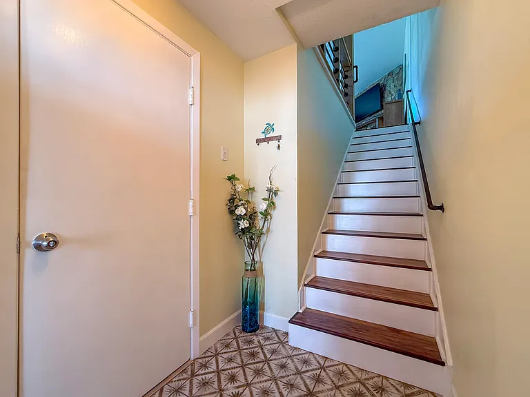 255 Capri Cir N #8 — Photo 36