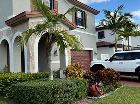 10149 W 35th Ln, Hialeah, FL